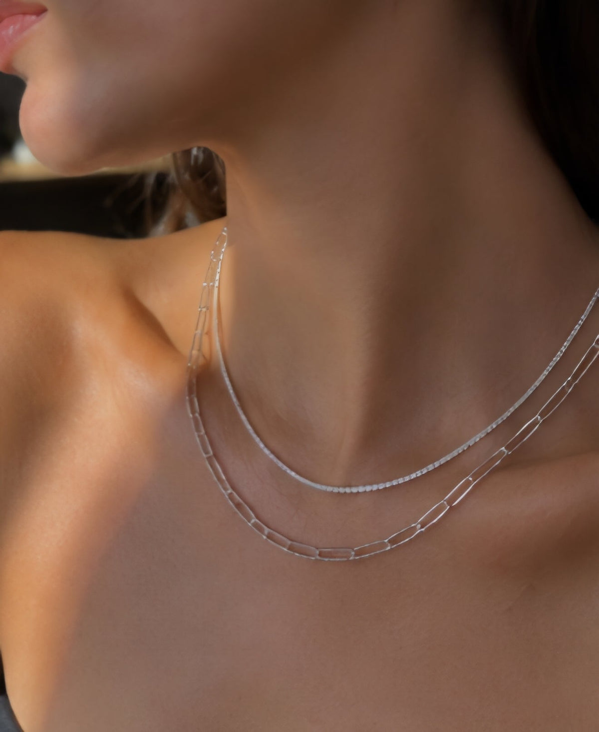 Bracciale tennis e paperclip in argento dettaglio